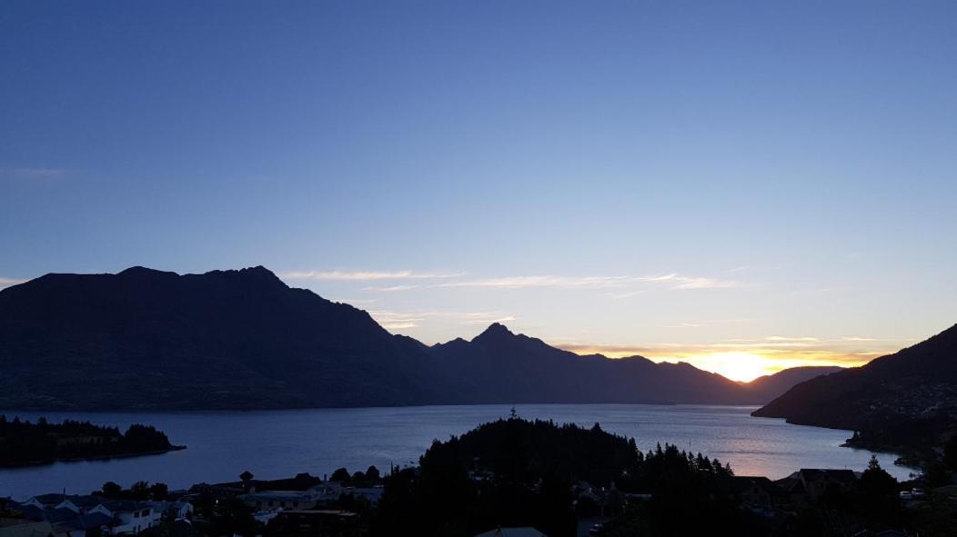 Spacious Home With Awesome Lake Views Queenstown Ngoại thất bức ảnh