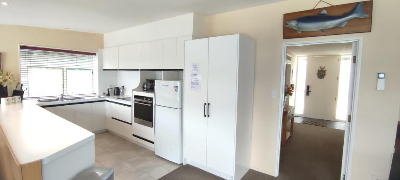 Spacious Home With Awesome Lake Views Queenstown Ngoại thất bức ảnh